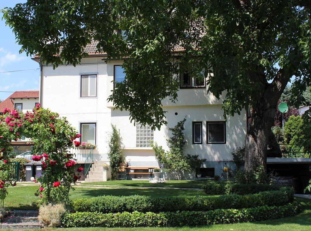Ferienwohnung und Gästezimmer Korb Krumpendorf Exterior foto